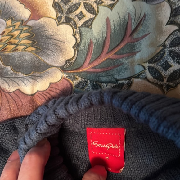 Medium Sweater - Picture 12 of 13